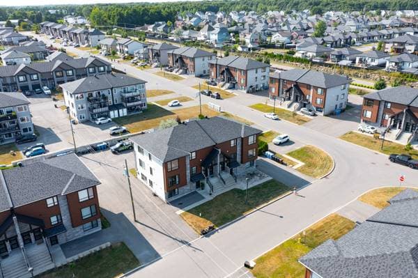 8930 -8934 Rue Georges-Villeneuve, Mirabel — photo 4