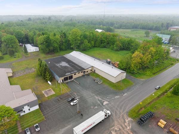 commercial — 392 6e Rue, Daveluyville