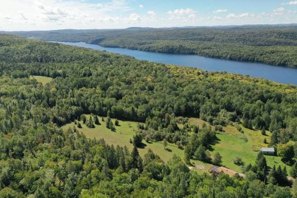 cottage — 9998 Ch. du Sommet, Labelle