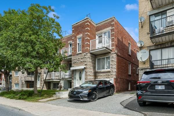 quadruplex — 8361 -8367 Boul. Pie-IX, Montréal (Villeray/Saint-Michel/Parc-Extension)