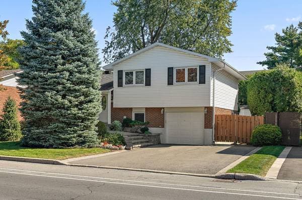 house — 555 Rue Shakespeare, Dollard-des Ormeaux