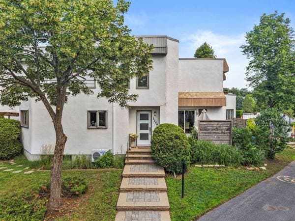 1199 Rue des Grands-Ducs, Longueuil (le Vieux-Longueuil) — photo 1
