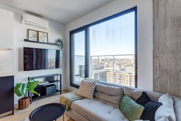 2120 Rue Ste-Catherine E. #1412, Montréal (Ville-Marie) — photo 1