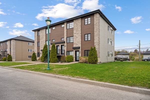 156 Rue du Grenoble, Lachute — photo 1