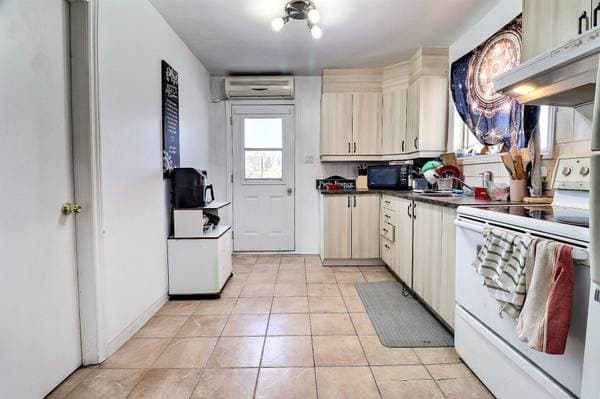 30 -30B Av. Laval, Laval (Laval-des-Rapides) — photo 21