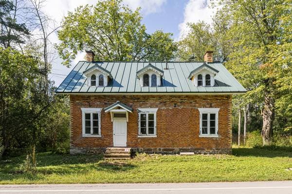 house — 219 Rue Main, Hudson